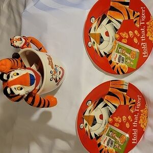 2006 Tony the Tiger "Hold that Tiger!" Plates, 8" 1997 Tiger & 2001 Mug